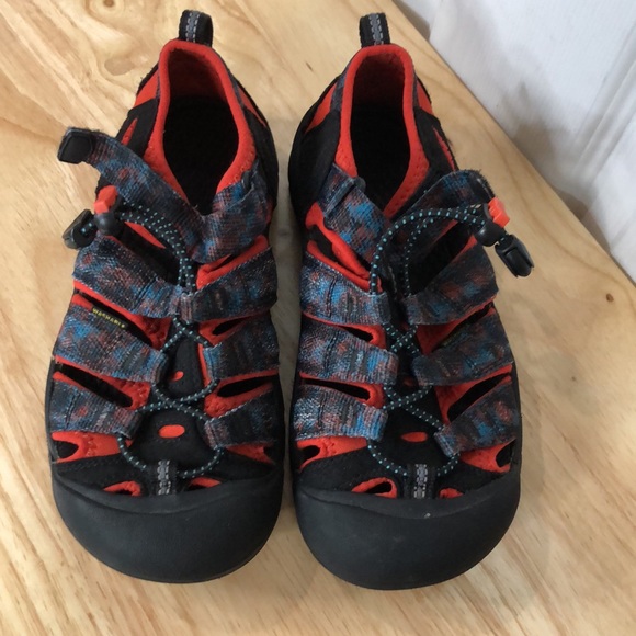 KEEN NEWPORT H2 size 2 closed toe fisherman sandal / water shoes washable - Picture 3 of 9